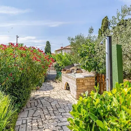 Newly Renovated With Terrace Medulin