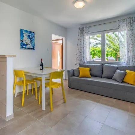 Apartment Newly Renovated With Terrace Medulin