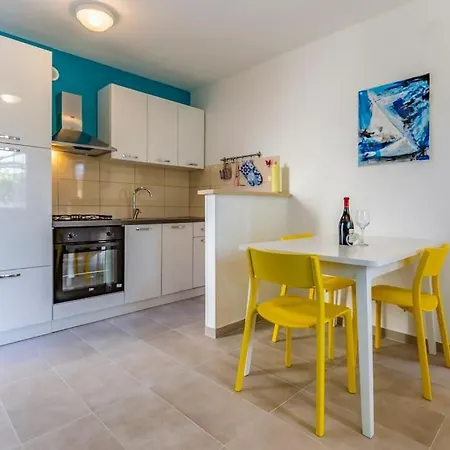 Apartment Newly Renovated With Terrace Medulin