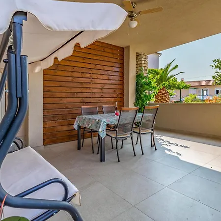 Apartment Newly Renovated With Terrace Medulin