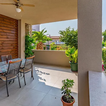 Newly Renovated With Terrace *