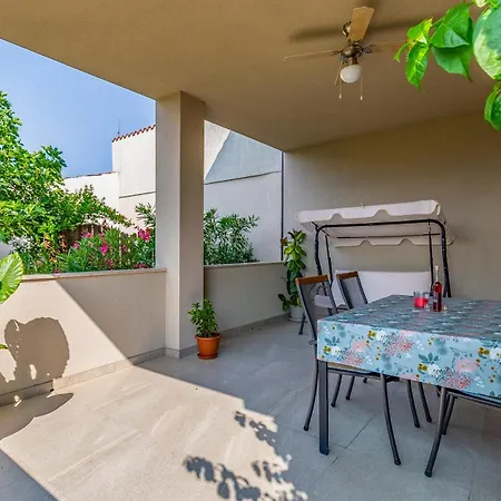 Newly Renovated With Terrace Apartment *